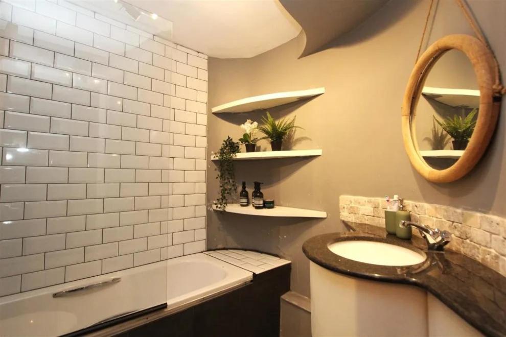 Large New-York Style Penthouse Apartment In Leeds City Centre With Contactless Check In المظهر الخارجي الصورة